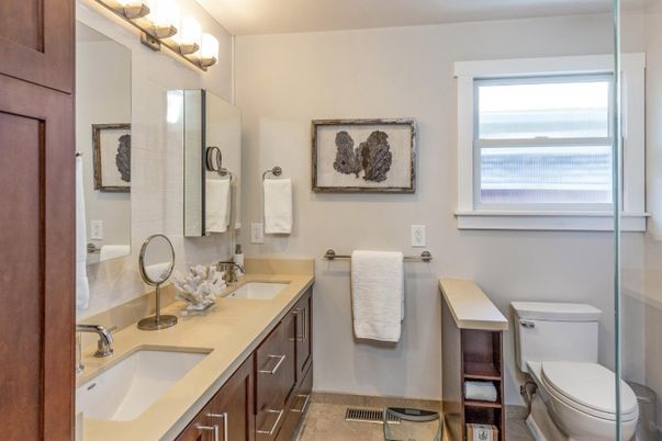 Bathroom, Dual Sink Vanities, Interior