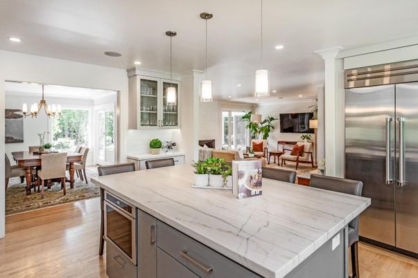 Chandelier, Dining room, Interior, Kitchen, Pendant Lights, Recessed Lighting, Stainless Steel Appliances, Wood Texture Flooring