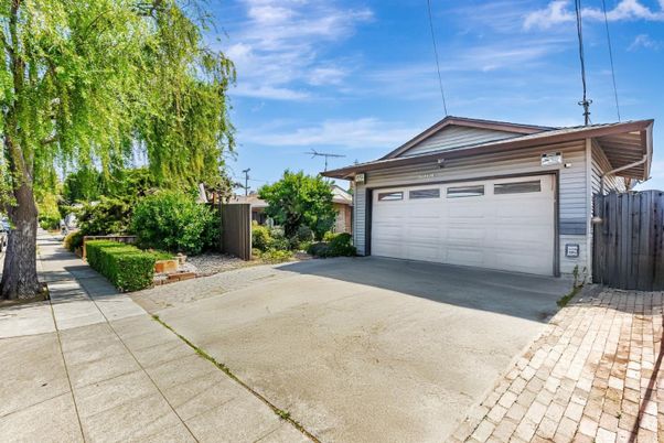 Detached Garage, Exterior