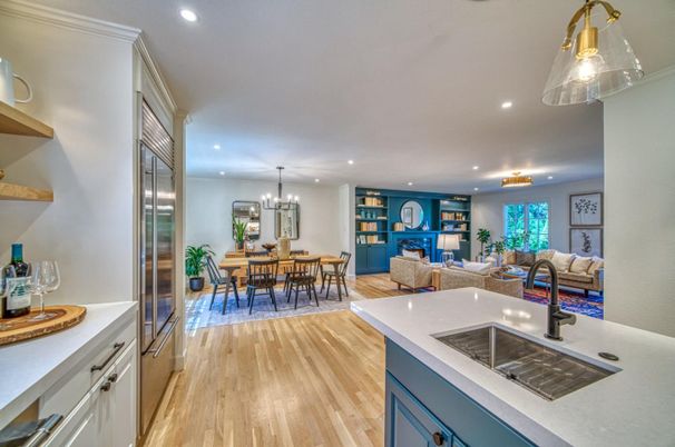 Chandelier, Dining room, Interior, Kitchen, Living room, Recessed Lighting, Wood Texture Flooring