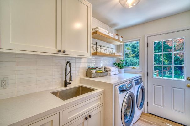 Interior, Washer, Wood Texture Flooring