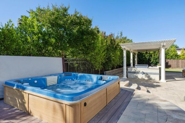 Exterior, Hot Tub