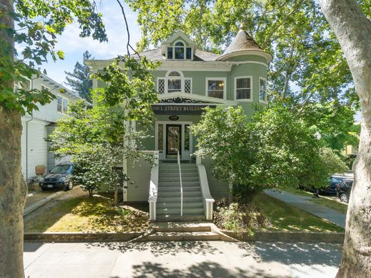 Exterior, Facade, Queen Anne Victorian