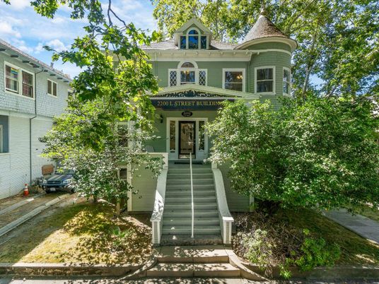 Exterior, Facade, Queen Anne Victorian
