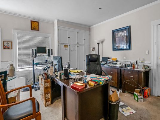 Home Office, Interior