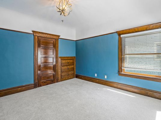 Chandelier, Empty room, Interior
