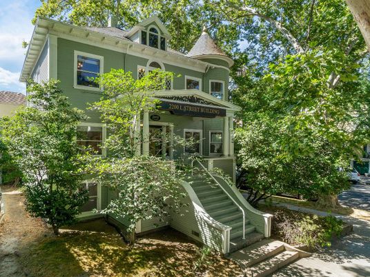 Exterior, Facade, Queen Anne Victorian