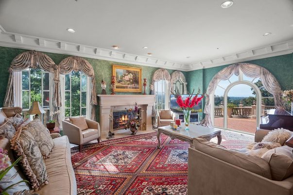 Fireplace, Interior, Living room, Recessed Lighting