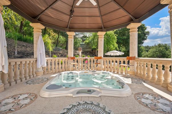 Exterior, Hot Tub
