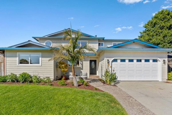 Attached, Exterior, Facade, American Craftsman