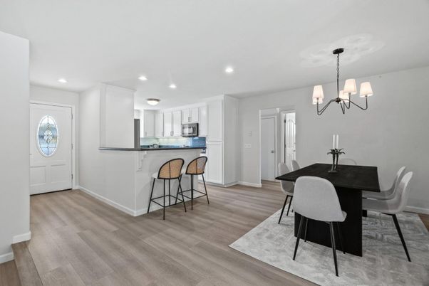 Chandelier, Dining room, Interior, Kitchen, Recessed Lighting, Wood Texture Flooring