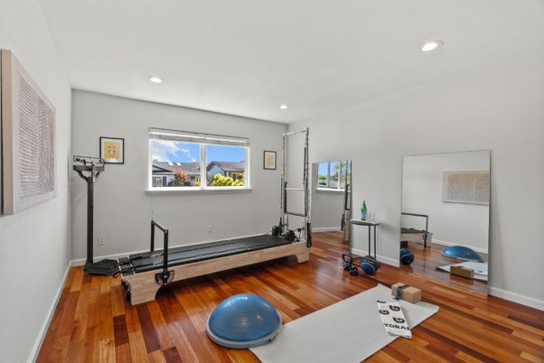 Fitness Equipment, Interior, Recessed Lighting, Wood Texture Flooring