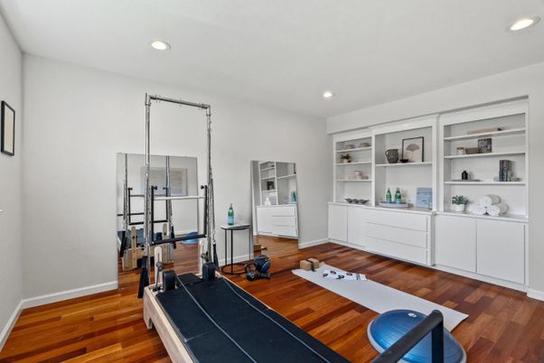 Fitness Equipment, Interior, Recessed Lighting, Wood Texture Flooring