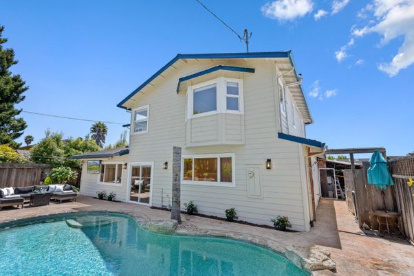 Exterior, Pool
