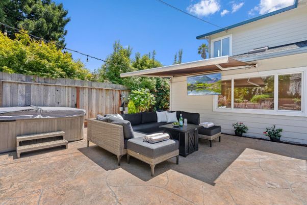 Exterior, Hot Tub