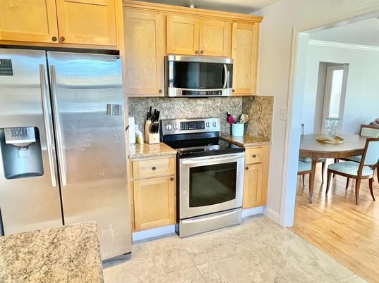 Dining room, Interior, Kitchen, Stainless Steel Appliances, Wood Texture Flooring