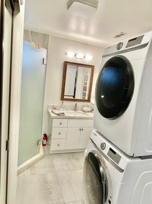Bathroom, Dual Sink Vanities, Interior, Washer