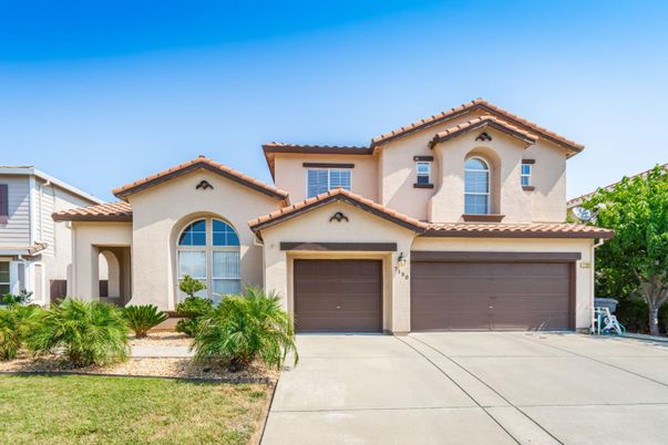 Attached, Exterior, Facade, Mediterranean