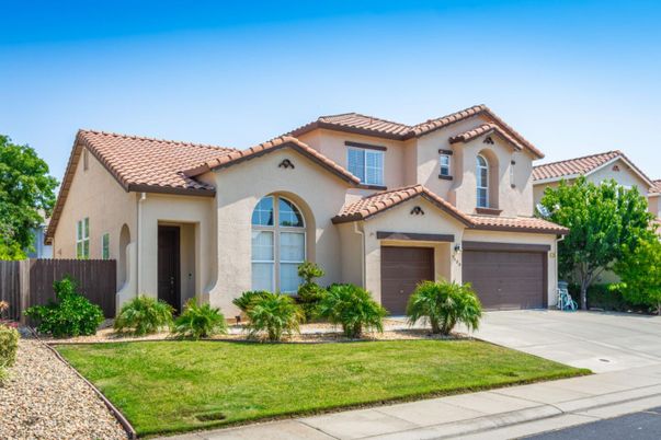 Attached, Exterior, Facade, Mediterranean