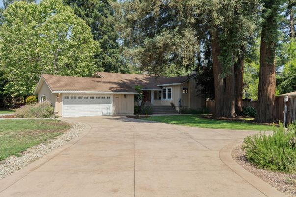 Attached, Exterior, Facade, Ranch