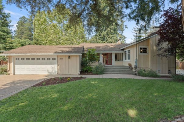 Attached, Exterior, Facade, Ranch