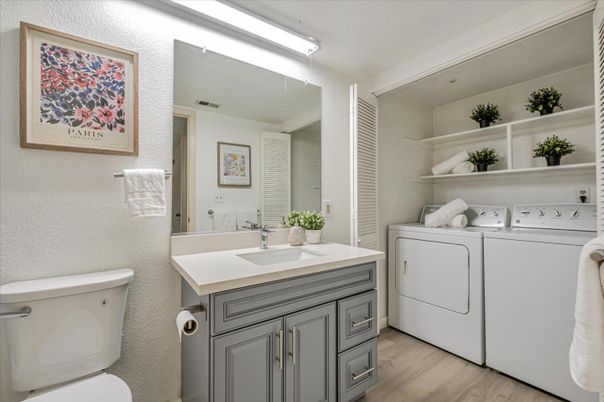 Interior, Utility Closets, Washer, Wood Texture Flooring