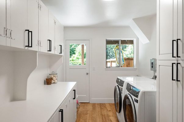 Interior, Washer, Wood Texture Flooring