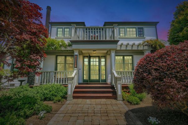Exterior, Facade, American Foursquare
