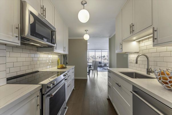 Dining room, Interior, Kitchen, Pendant Lights, Stainless Steel Appliances, Wood Texture Flooring