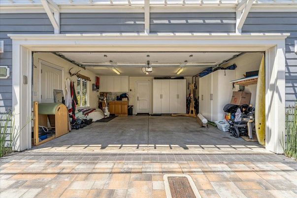 Exterior, Garage
