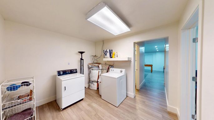 Interior, Recessed Lighting, Washer, Wood Texture Flooring
