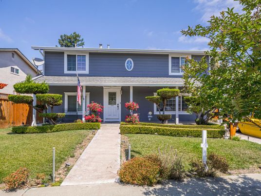 Exterior, Facade, American Foursquare