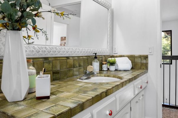 Bathroom, Interior, Tile Countertops