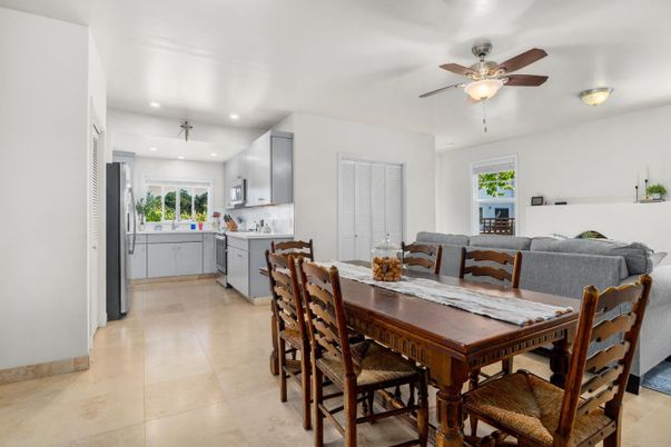 Dining room, Interior, Kitchen, Recessed Lighting