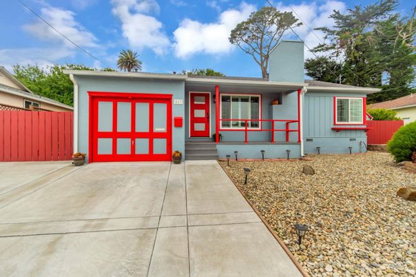 Attached, Exterior, Facade, Ranch
