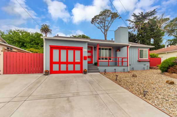 Attached, Exterior, Facade, Ranch