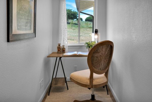 Home Office, Interior