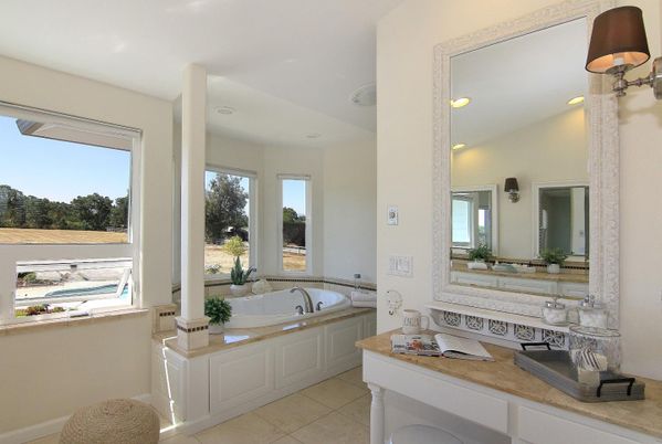 Bathroom, Interior, Recessed Lighting
