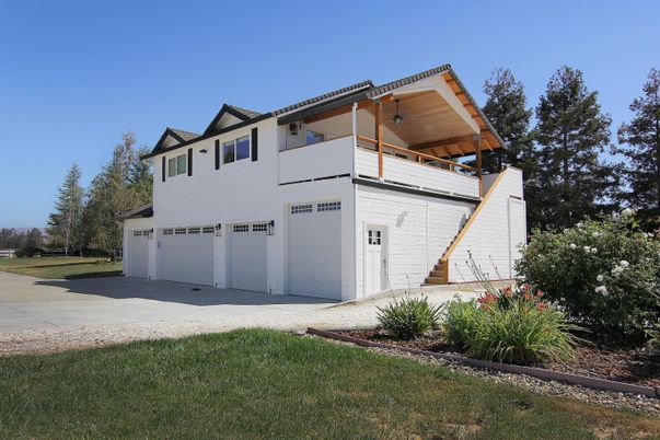 Attached, Exterior, Facade, Farmhouse