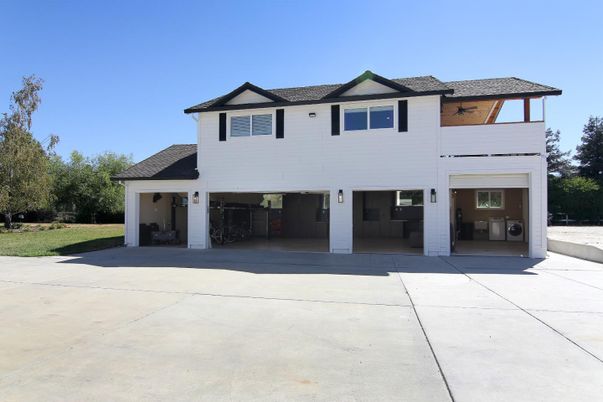 Attached, Exterior, Facade, Mediterranean
