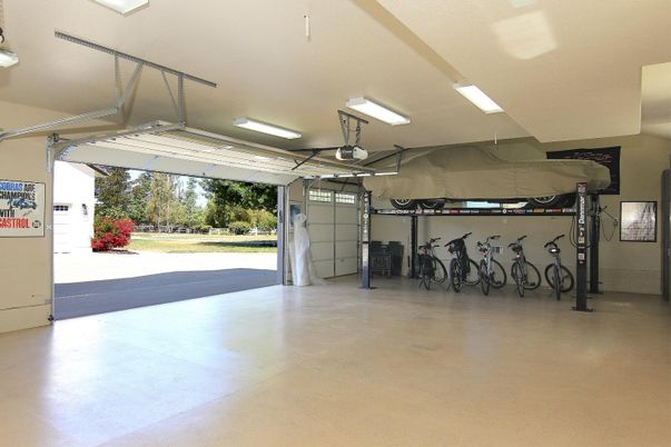 Garage, Interior