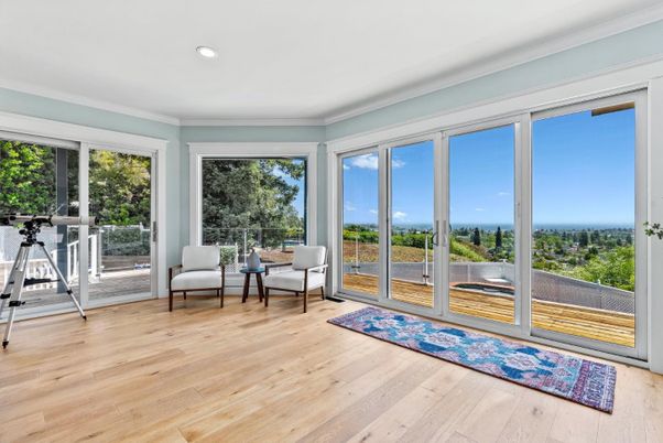 Interior, Recessed Lighting, Sun Room, Wood Texture Flooring