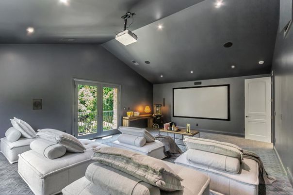 Interior, Projection Screen, Recessed Lighting, Theatre Room