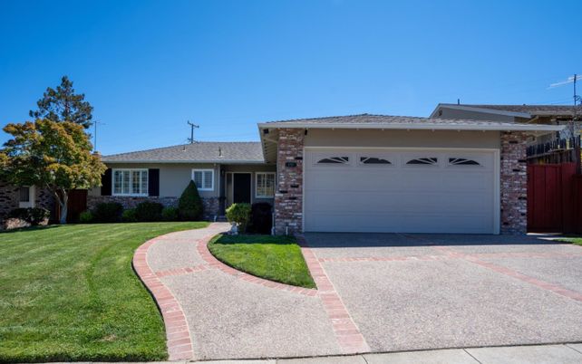 Attached, Exterior, Facade, Ranch