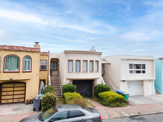 Attached, Exterior, Facade, Raised Ranch