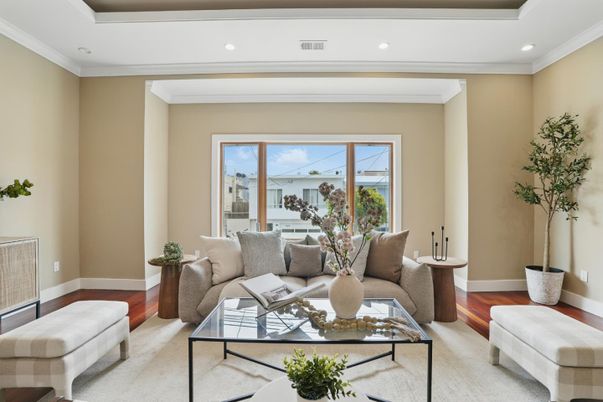 Interior, Living room, Recessed Lighting, Wood Texture Flooring