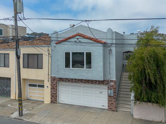 Attached, Exterior, Facade, Rowhouse