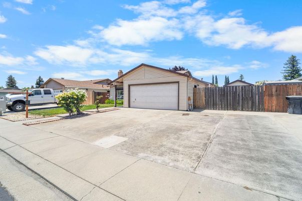 Detached Garage, Exterior