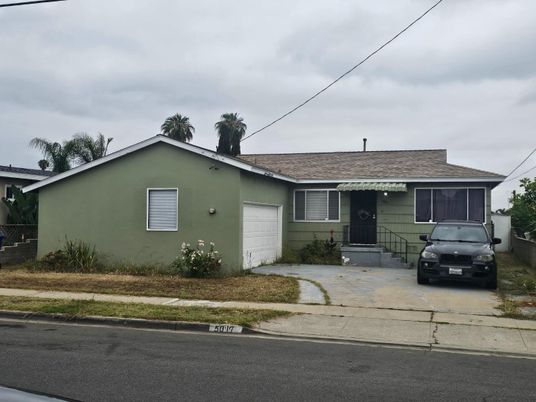 Attached, Exterior, Facade, Ranch