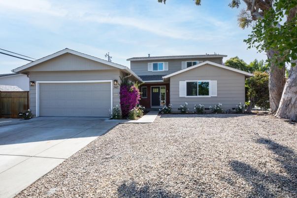 Attached, Exterior, Facade, American Craftsman